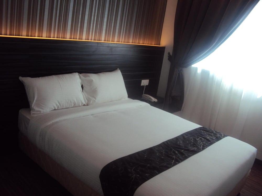 Signature Hotel Kuantan Exterior photo